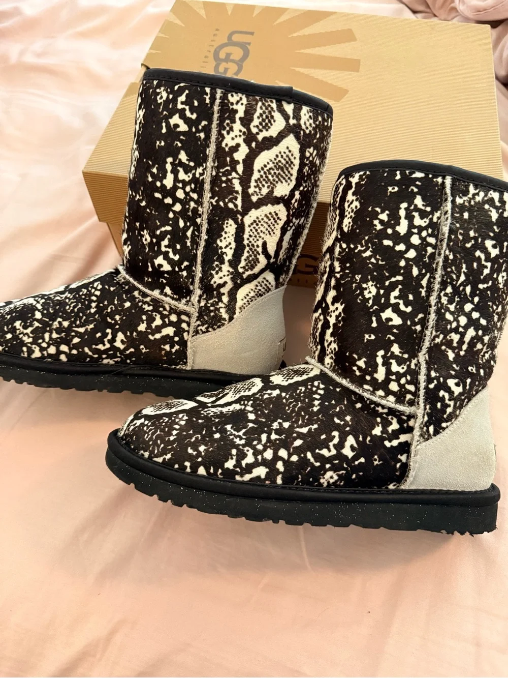 UGG W Classic Short Exotic Snake Boots - Black & Cream